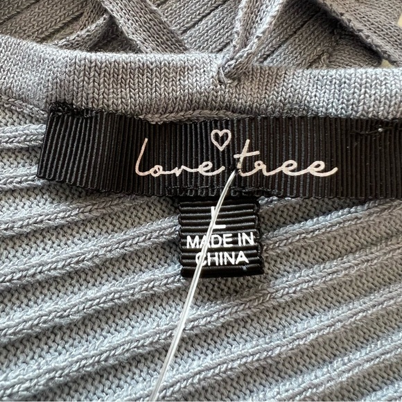 𝅺NEW WITH TAGS LOVE TREE‎ V-NECK RIBBED TIE BACK WOMEN'S TOP - Picture 8 of 11